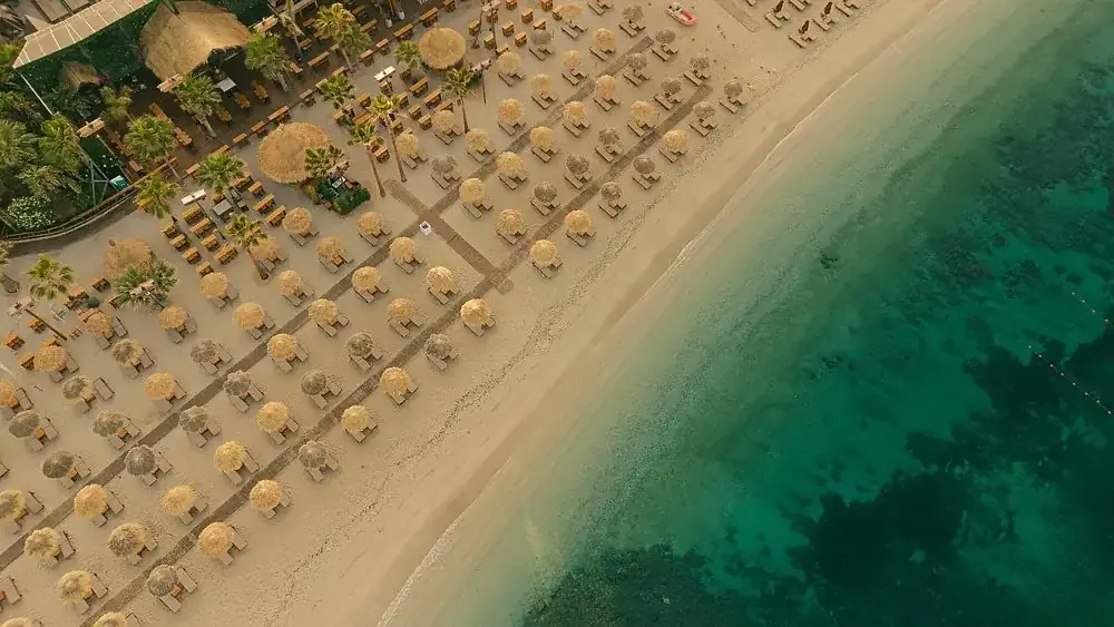 Bolivar Beach Bar στην ακτή της Αθηναϊκής Ριβιέρας